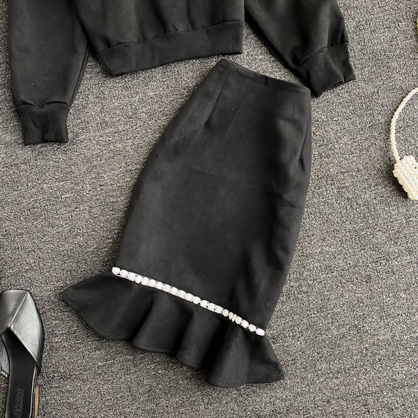 Modern női pulóver szett kapucnival és szoknyával