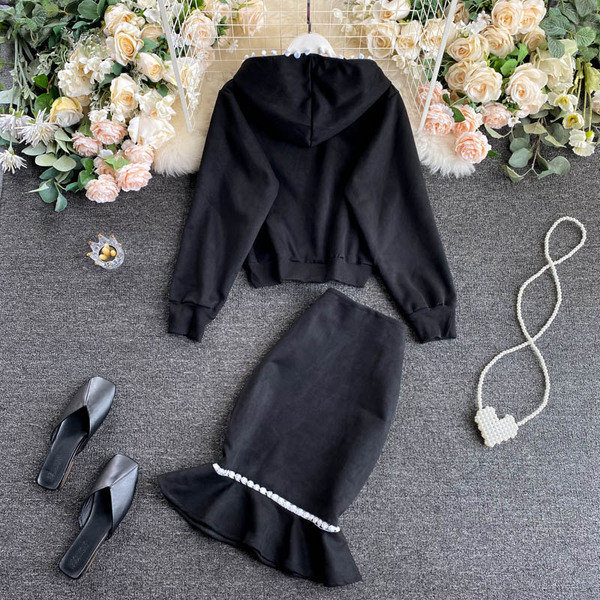 Modern női pulóver szett kapucnival és szoknyával