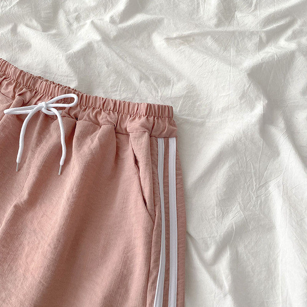 Sport rövidnadrág elasztikus derékkal és szegéllyel