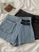 Pašreizējie džinsa šorti ar kabatu
