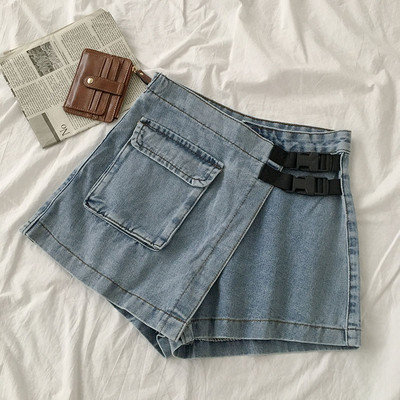 Pašreizējie džinsa šorti ar kabatu