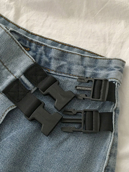 Pašreizējie džinsa šorti ar kabatu