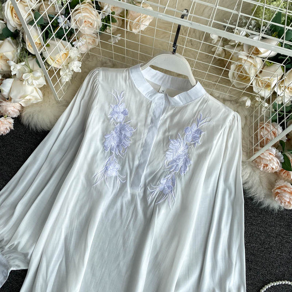 Fehér női retro ing hímzéssel