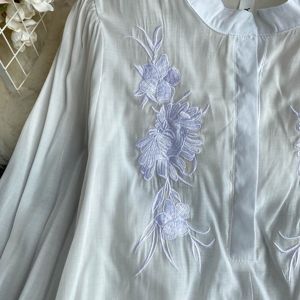 Fehér női retro ing hímzéssel