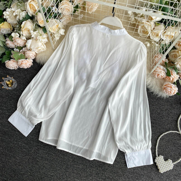 Fehér női retro ing hímzéssel