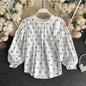 Retro naiste täpiline särk ovaalse kaelusega ja laiade varrukatega