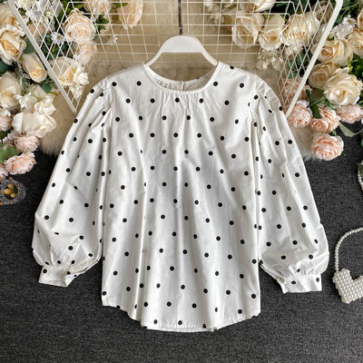 Retro naiste täpiline särk ovaalse kaelusega ja laiade varrukatega