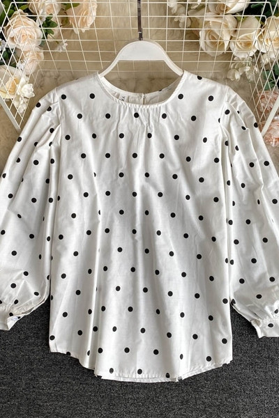 Retro naiste täpiline särk ovaalse kaelusega ja laiade varrukatega