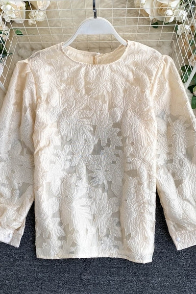 Γυναικείο casual πουκάμισο με οβάλ λαιμόκοψη και κεντήματα σε δύο χρώματα