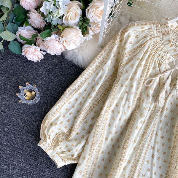 Naiste vabaaja särk tuti ja tikandiga