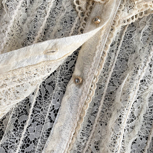 Naiste pitsiline retrosärk paelaga