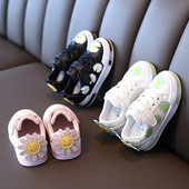 Moodsad 3D elemendi ja lameda tallaga laste tossud