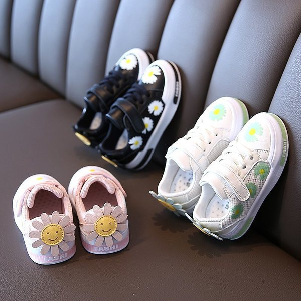 Moodsad 3D elemendi ja lameda tallaga laste tossud