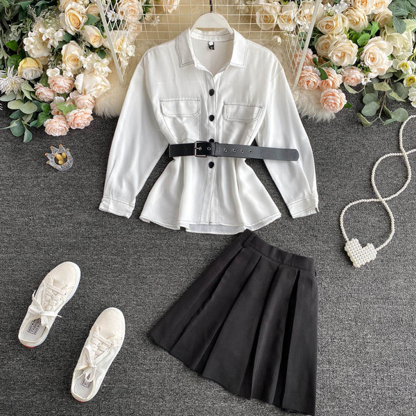 Moderns sieviešu kreklu un svārku komplekts ar jostu