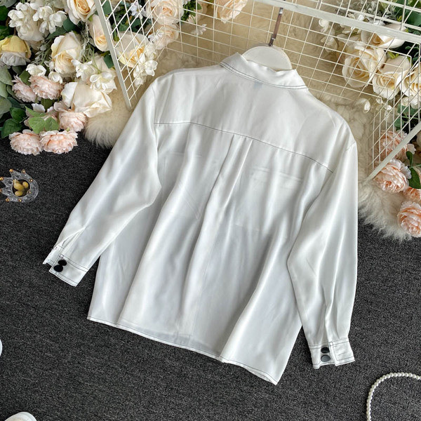 Moderns sieviešu kreklu un svārku komplekts ar jostu