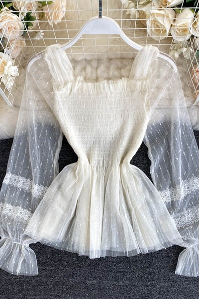 Naiste kandilise dekoltee ja tülliga särk