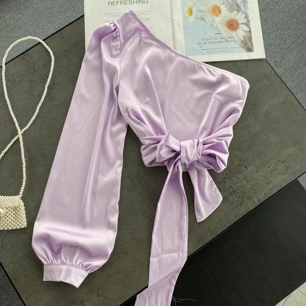 Naiste vabaajasärk mitmes värvitoonis paela ja ühe varrukaga