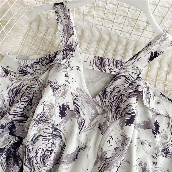 Naiste vabaaja särk paljaste õlgade ja pikkade varrukatega