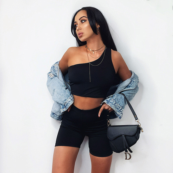 Ikdienas sieviešu komplekts, kurā ietilpst bikses ar vienu siksnu un īsu legingu