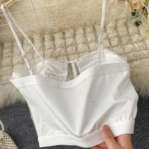 Νέο μοντέλο γυναικείο δανελωτό μπουστάκι  σε λευκό χρώμα με λεπτά τιραντάκια
