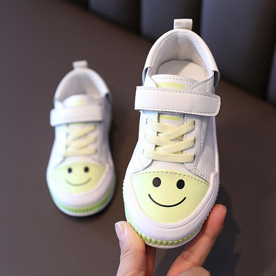 Μοντέρνα παιδικά αθλητικά παπούτσια με κεντήματα και λουράκια βελκρό για κορίτσια και αγόρια