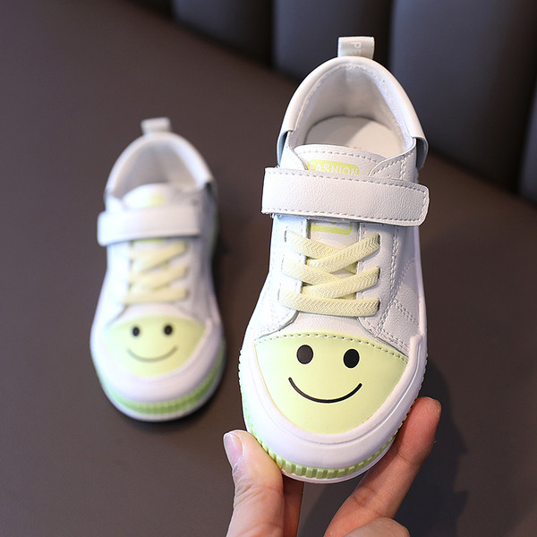 Μοντέρνα παιδικά αθλητικά παπούτσια με κεντήματα και λουράκια βελκρό για κορίτσια και αγόρια