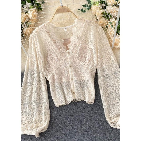 Moderns sieviešu mežģīņu krekls ar pogām un špica kakla izgriezumu