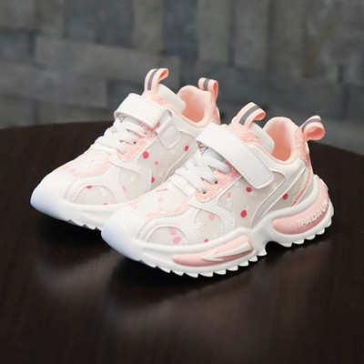 Légáteresztő gyerek tornacipő matricával lányoknak és fiúknak