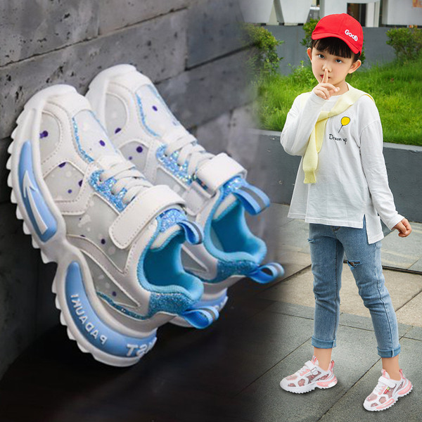 Légáteresztő gyerek tornacipő matricával lányoknak és fiúknak