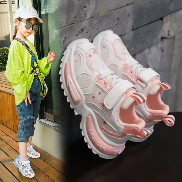 Légáteresztő gyerek tornacipő matricával lányoknak és fiúknak