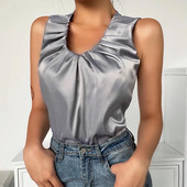 Szatén női felső ovális nyakkivágással és széles pántokkal