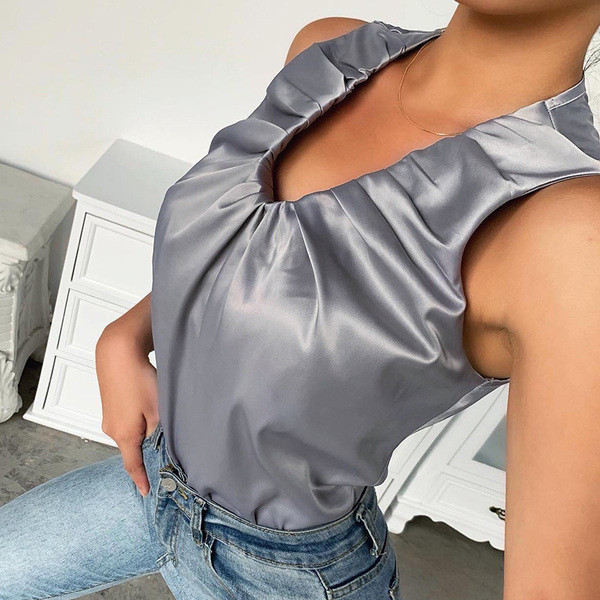 Szatén női felső ovális nyakkivágással és széles pántokkal