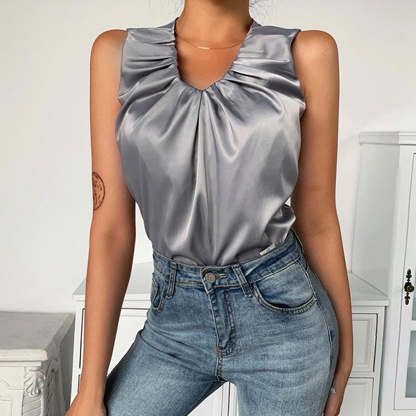 Szatén női felső ovális nyakkivágással és széles pántokkal