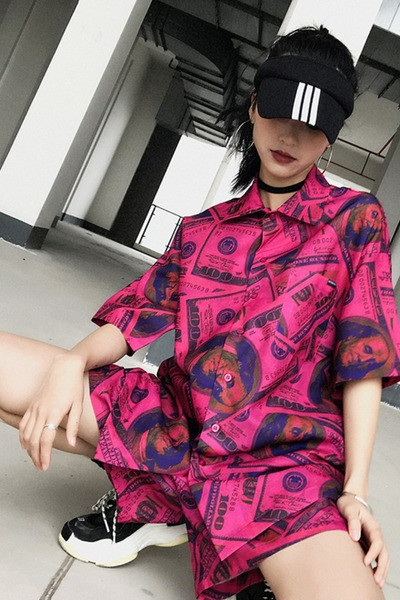 Kétrészes ingből és rövidnadrágból álló, modern női szett