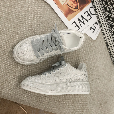 Uus kivikeste ja läikivate lipsudega naiste tossude mudel