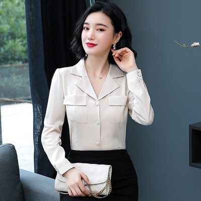 Κομψό γυναικείο πουκάμισο με τσέπες και μακριά μανίκια