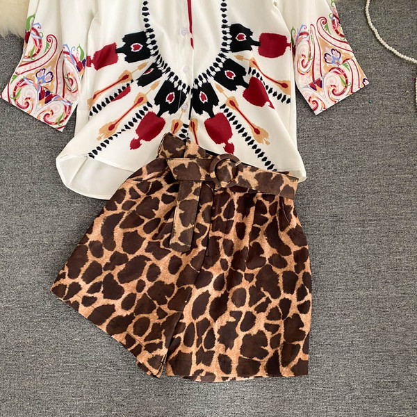 Modern női ing etnikai motívumokkal és leopárdmintás nadrág