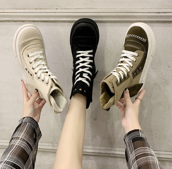 Uus kõrgete naiste tossude mudel ökoseemisnahast paeltega