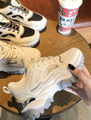 Tenisi actuali de dama cu talpa aspra si sireturi