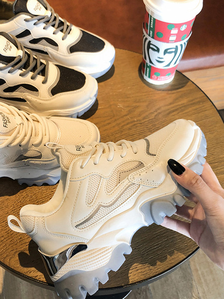 Tenisi actuali de dama cu talpa aspra si sireturi