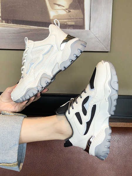 Tenisi actuali de dama cu talpa aspra si sireturi