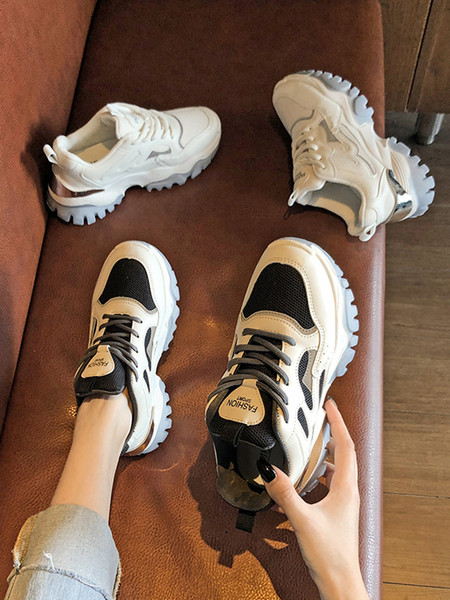 Tenisi actuali de dama cu talpa aspra si sireturi