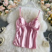 Modern női felső vékony pántokkal és spitz nyakkivágással