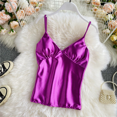 Modern női felső vékony pántokkal és spitz nyakkivágással