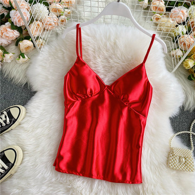 Modern női felső vékony pántokkal és spitz nyakkivágással