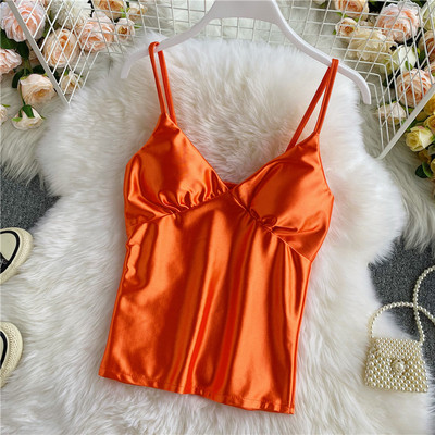 Modern női felső vékony pántokkal és spitz nyakkivágással