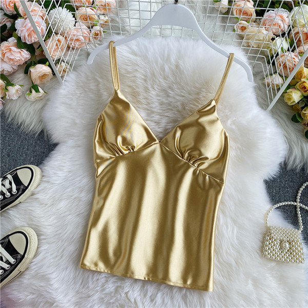 Modern női felső vékony pántokkal és spitz nyakkivágással