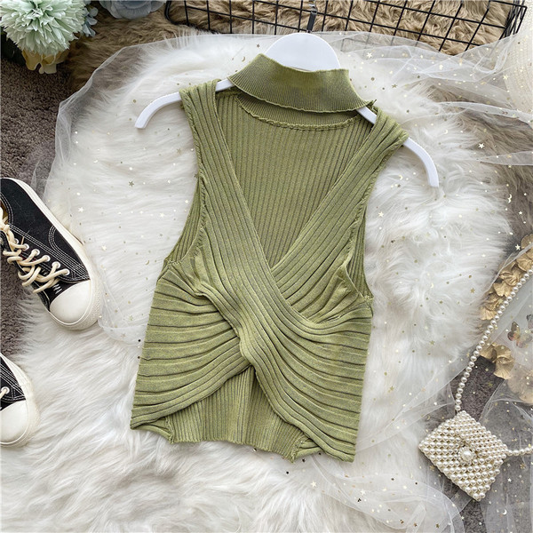 Női, lezser viseletes modell spitz nyakkivágással