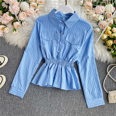 Μοντέρνο γυναικείο πουκάμισο με κλασικό γιακά και τσέπη