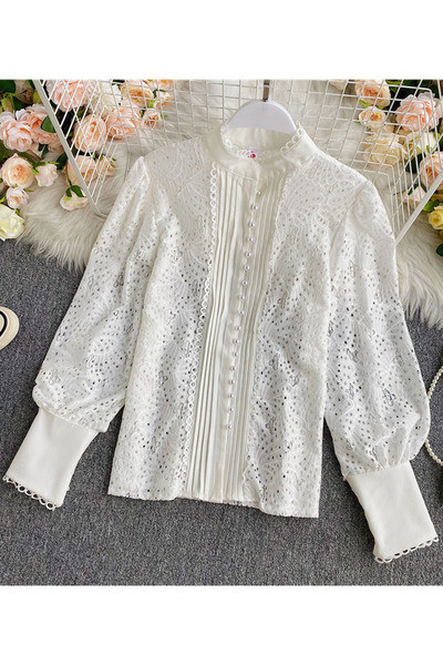 Stilīgs sieviešu krekls ar garām piedurknēm un pogām